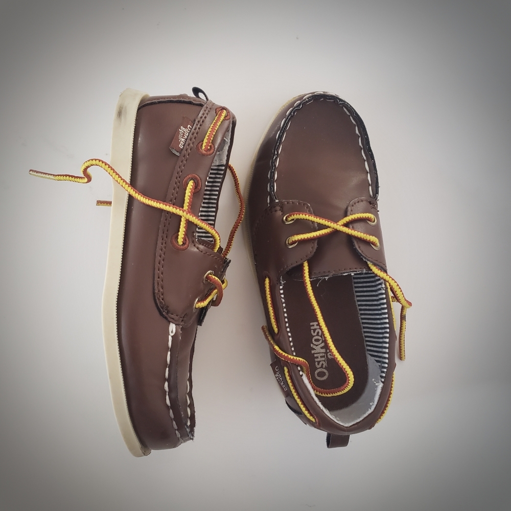Boys osh kosh boat shoes in brown